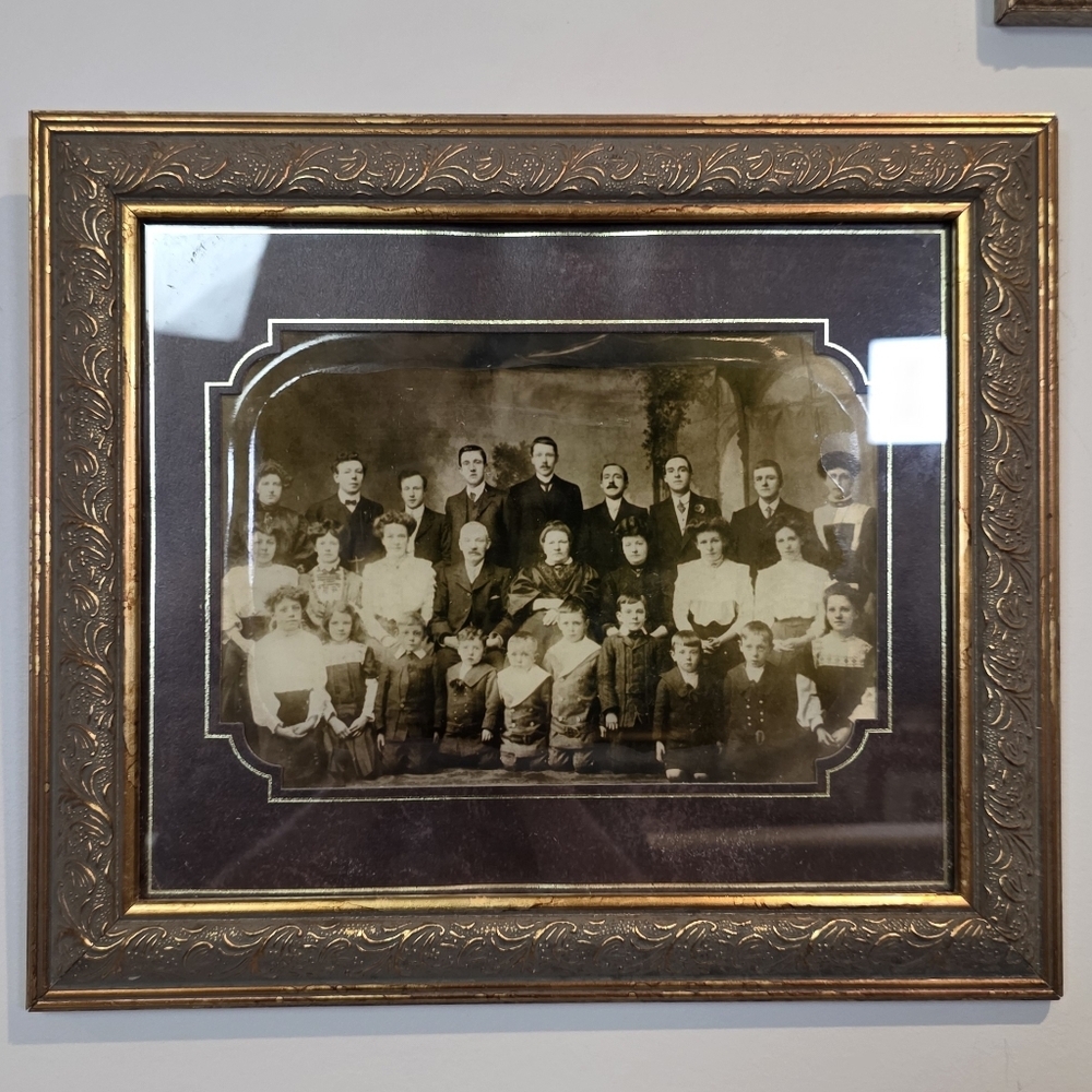 Antique Family Portrait Photo in Ornate Gold Frame | Victorian/Edwardian Era